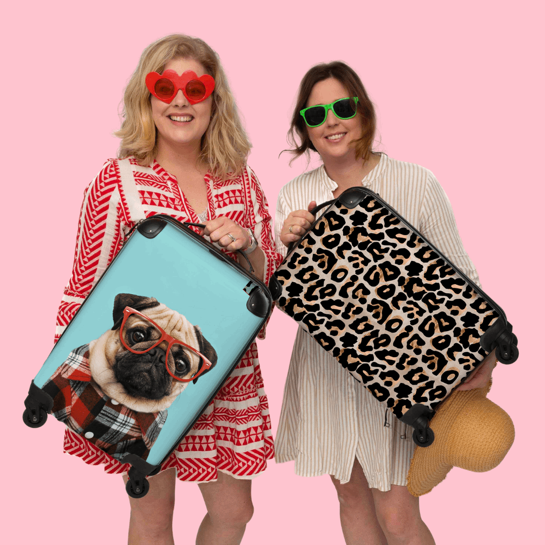 2 vrouwen met koffers