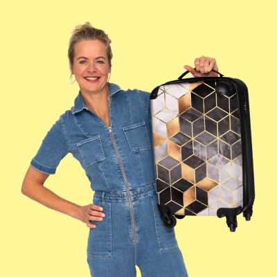 Vrouw met gouden koffer'