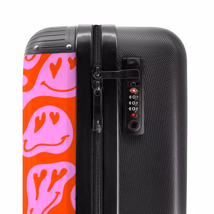 Suitcase - Abstract smiley face figures with heart eyes on red and pink — 6
