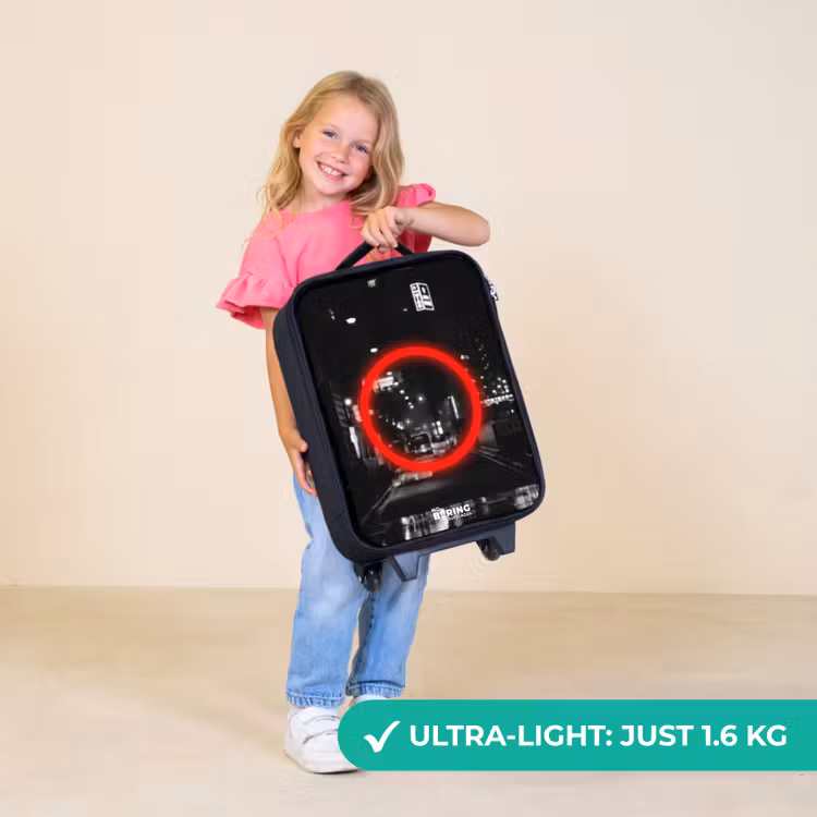 Children's suitcase - Bright red circle over a city street — 5