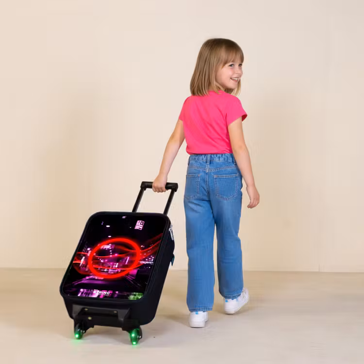 Children's suitcase - Bright red circle over a neon-lit city — 2