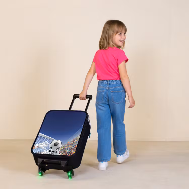 Children's suitcase - Goalkeeper stopping a soccer ball — 2