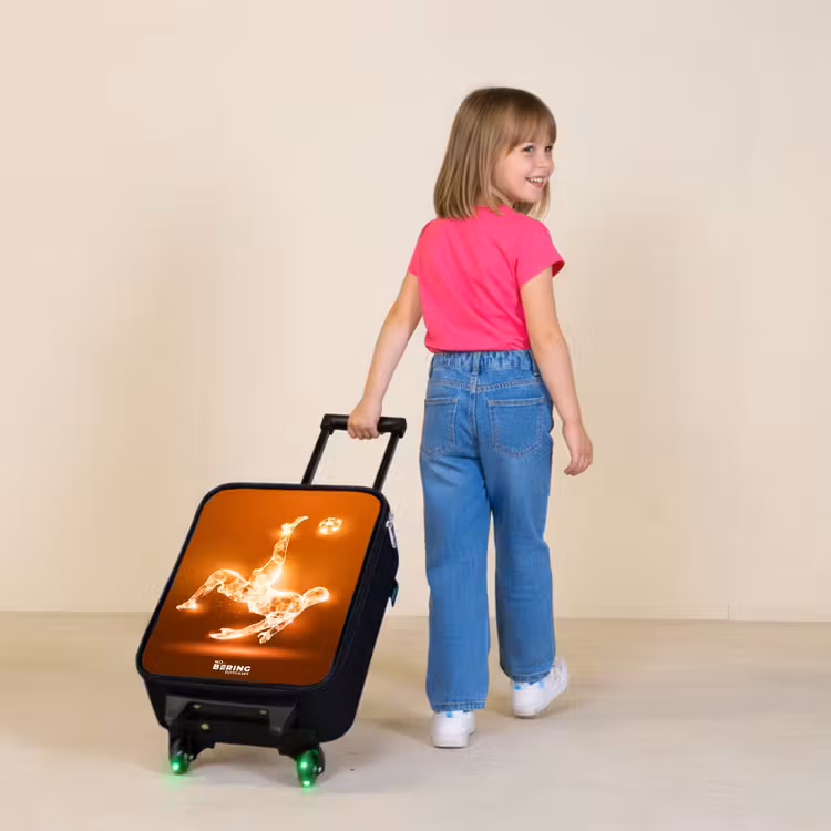 Children's suitcase - Orange light soccer player in floating moment — 2