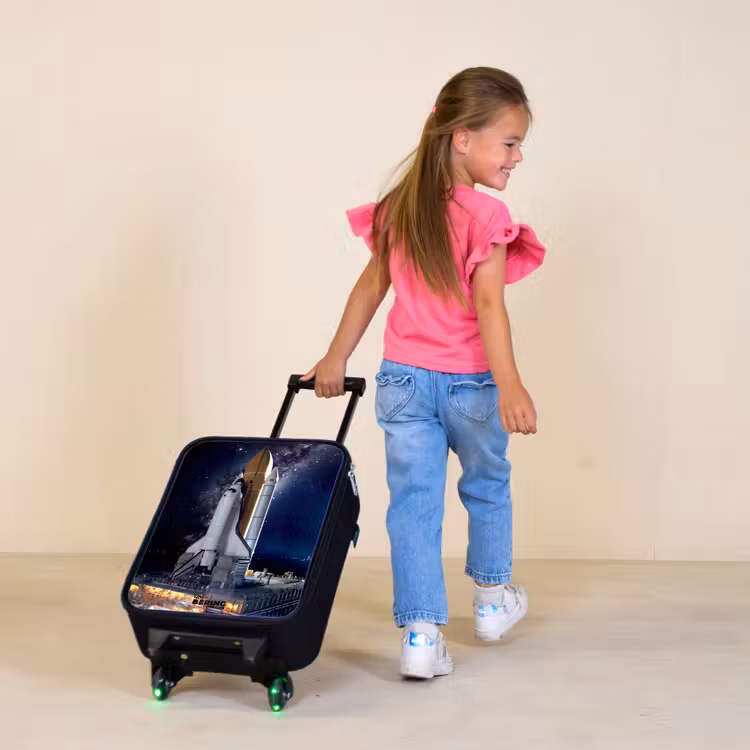 Children's suitcase - Space shuttle ready to take off — 2