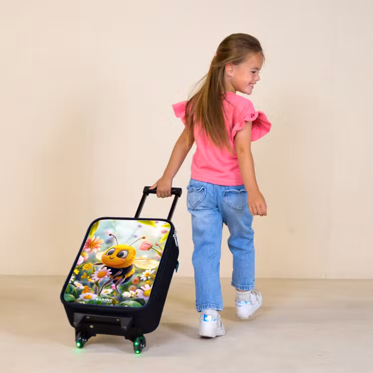 Children's suitcase - Close-up of a bee among pink flowers — 1
