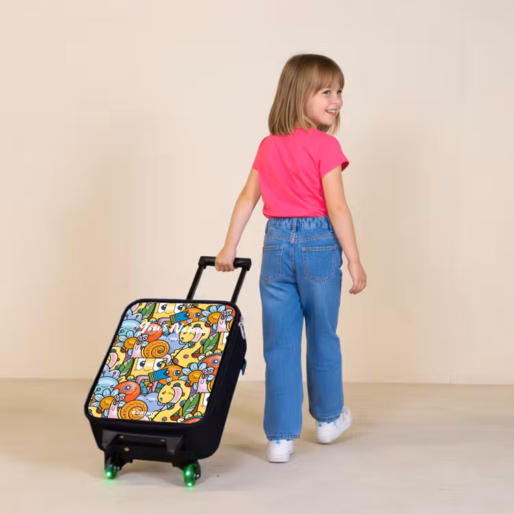 Children's suitcase - Cartoon of different creatures and faces — 2