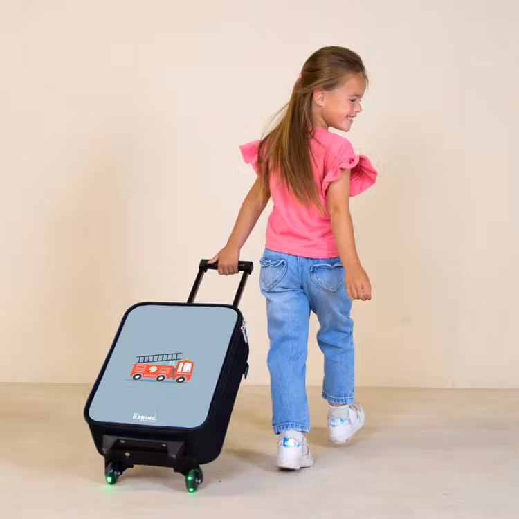 Children's suitcase - Fire engine blue background — 1