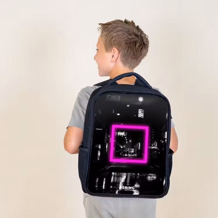 Kids backpack - Black - Bright pink square with backlit background — 2