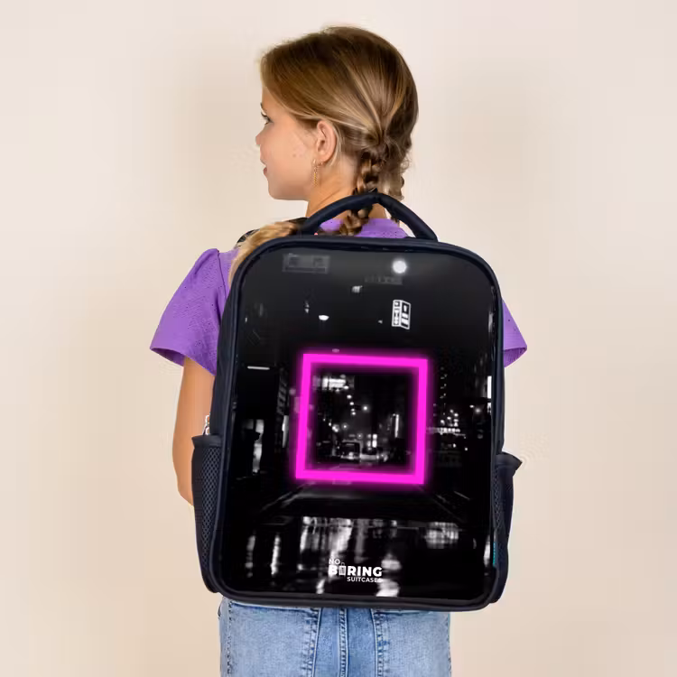 Kids backpack - Black - Bright pink square with backlit background — 4