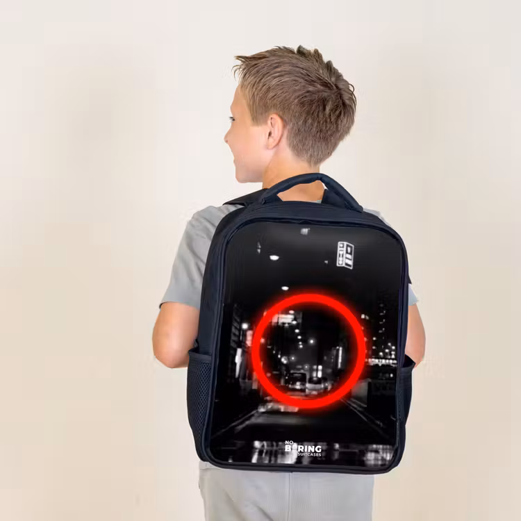 Kids backpack - Black - Bright red circle over a city street — 2