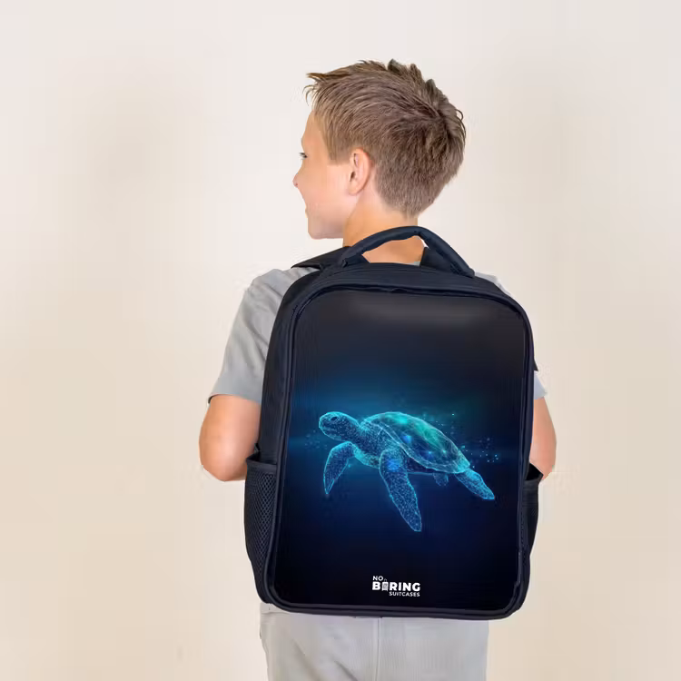 Kids backpack - Black - Luminous turtle in digital ocean — 2