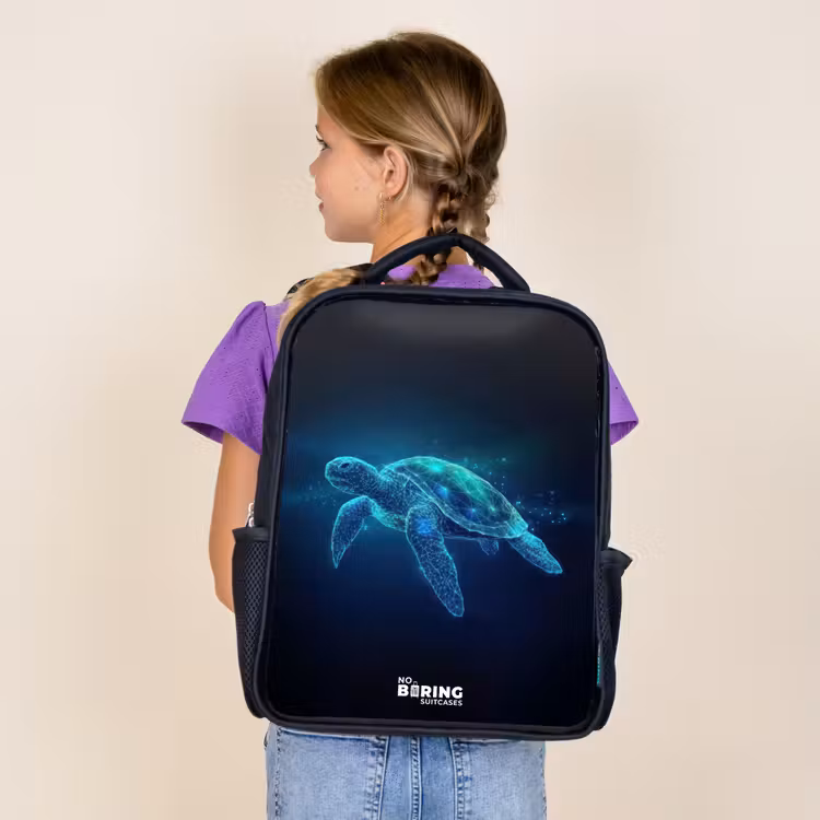 Kids backpack - Black - Luminous turtle in digital ocean — 4