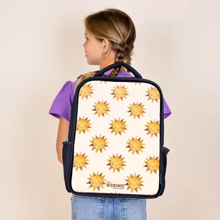 Kids backpack - Black - Smiling suns as a pattern on beige background — 4