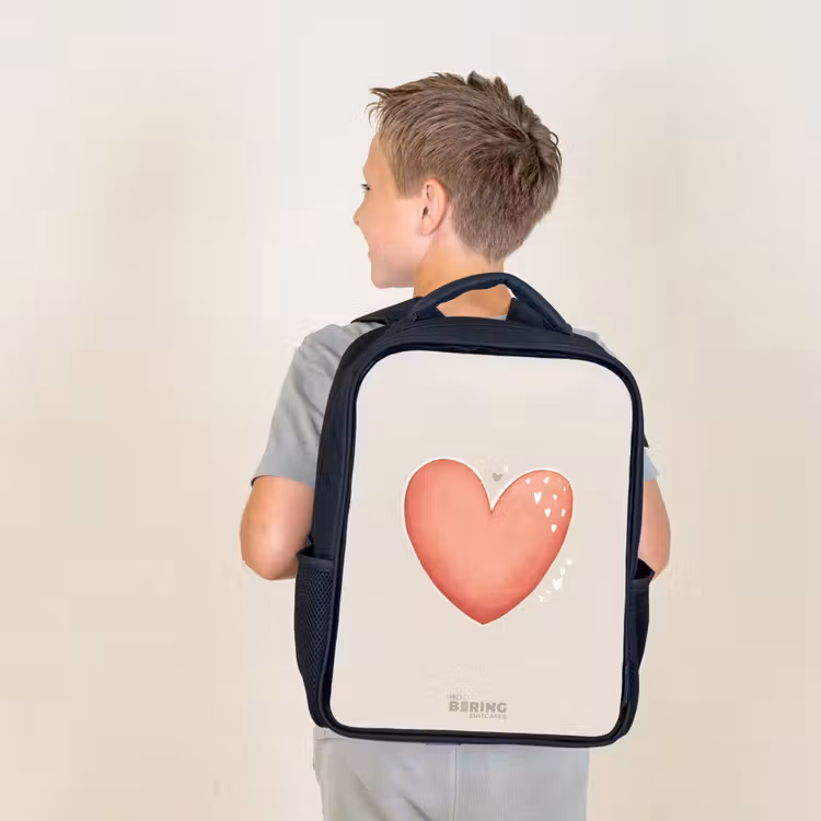 Kids backpack - Black - Red heart on a beige background — 2