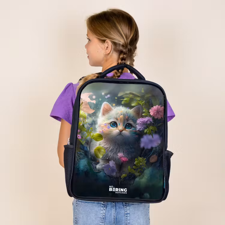 Kids backpack - Black - Kitten hiding behind flowers — 4