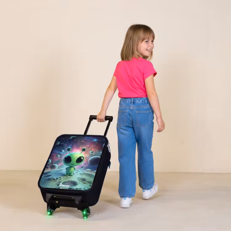 Children's suitcase - Green alien creature on lunar landscape — 2