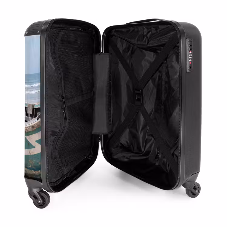 Suitcase - Boat - Sandy beach - Sea — 5