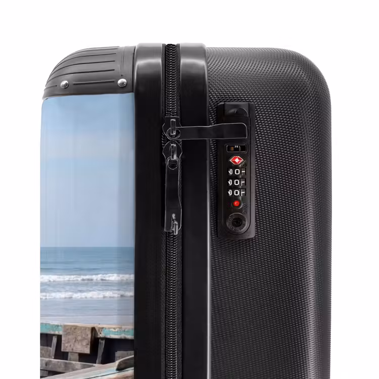 Suitcase - Boat - Sandy beach - Sea — 6