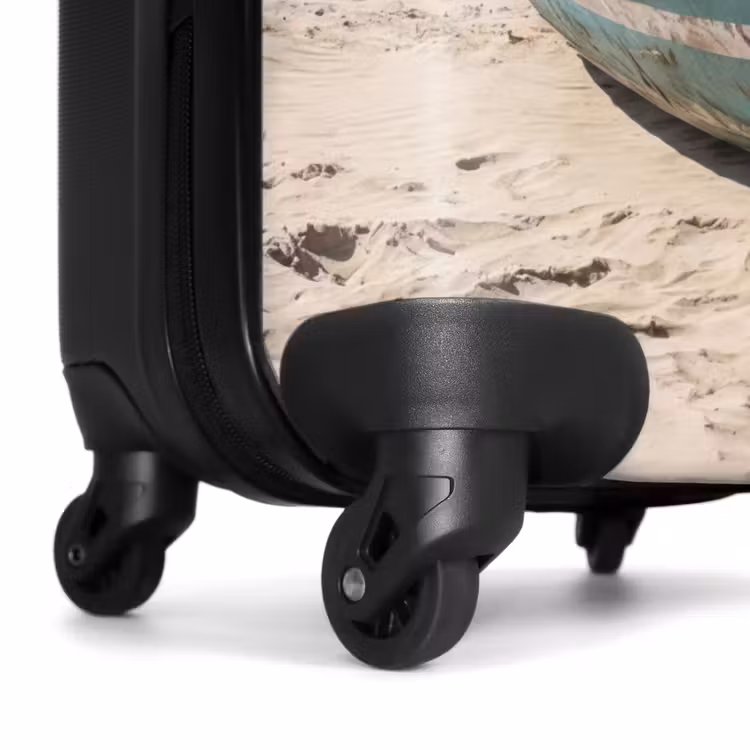 Suitcase - Boat - Sandy beach - Sea — 7