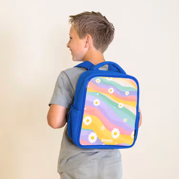 Kids backpack with name - Blue - Daisies on rainbow background — 2