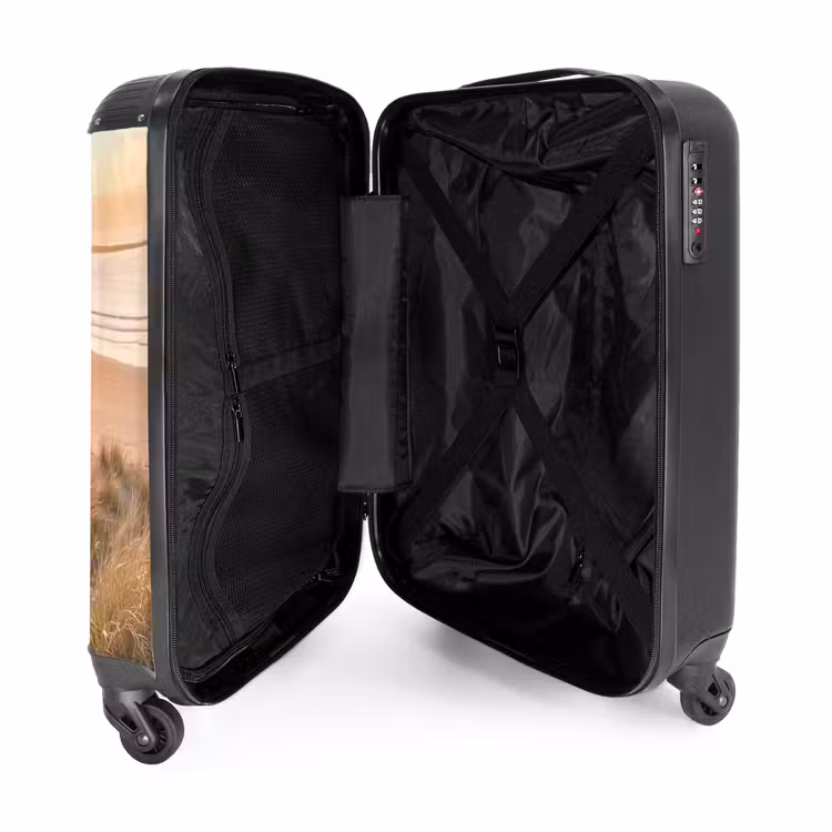 Suitcase - Dunes - Beach - Sea — 5