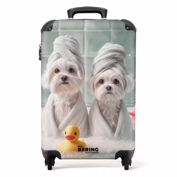 Suitcase - Dogs - Bathtub - Bath ducks - Towels — 1