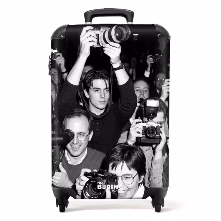 Suitcase - Photographers - Crowd - Flashes - Journalism — 1