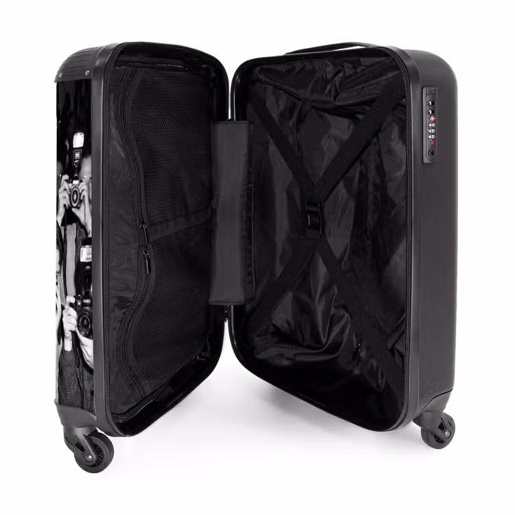 Suitcase - Photographers - Crowd - Flashes - Journalism — 5