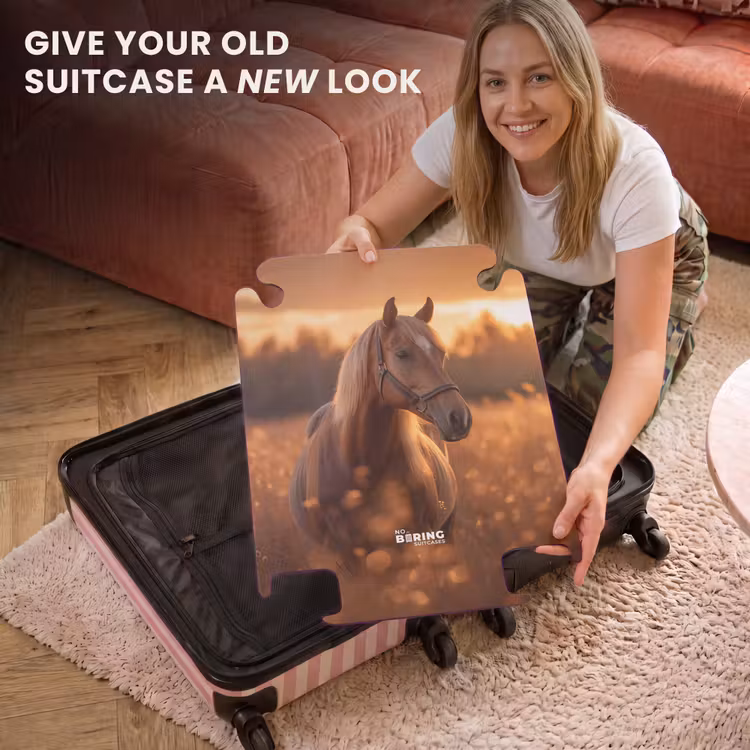 CaseSwap - Brown horse in pasture — 3