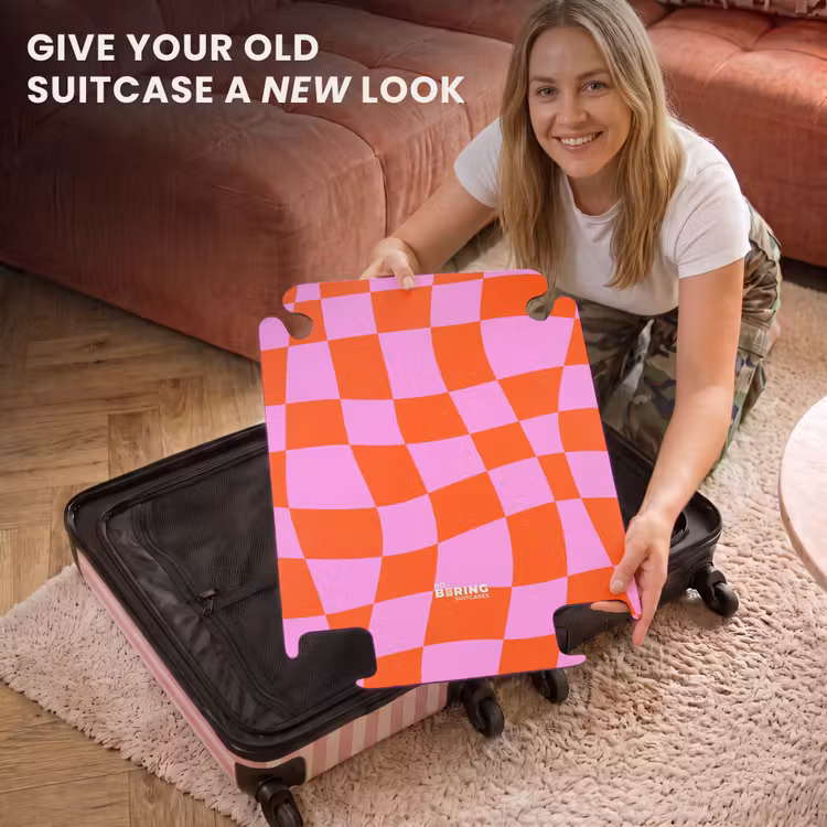 CaseSwap - Wavy checkerboard pattern in red and pink — 3