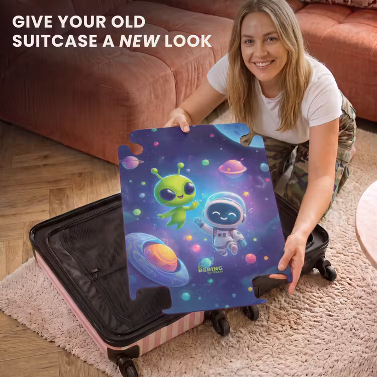 CaseSwap - Alien and astronaut in space — 3