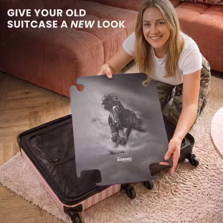 CaseSwap™ - Black horse at a gallop — 3