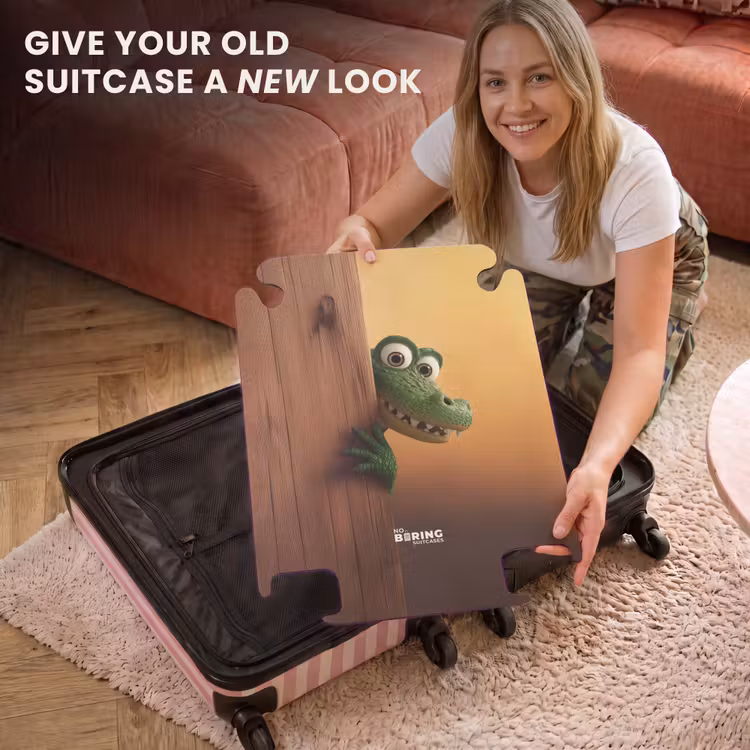 CaseSwap™ - Big-eyed crocodile behind wooden wall — 3